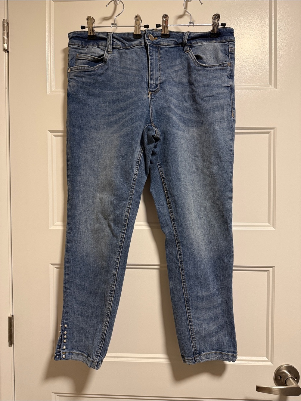 Suko Ankle-Length Light Blue Stretch Denim Jeans with Button Cuff